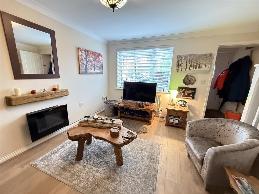 Property photo 3 of 11