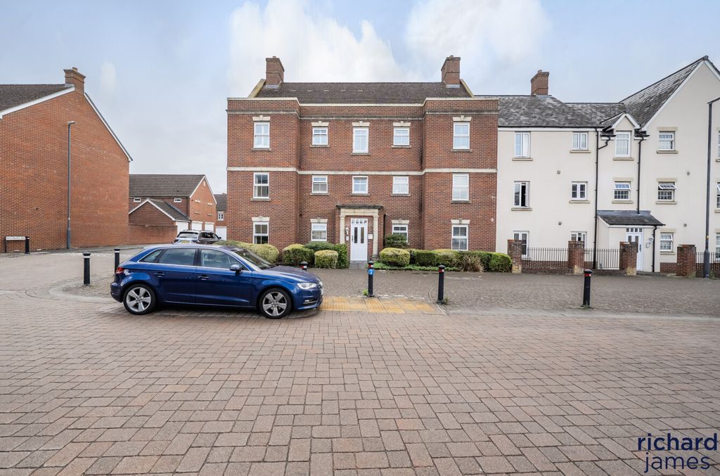Property photo 1 of 14 8B8Bdec77297472392B44A67Ef62B10B