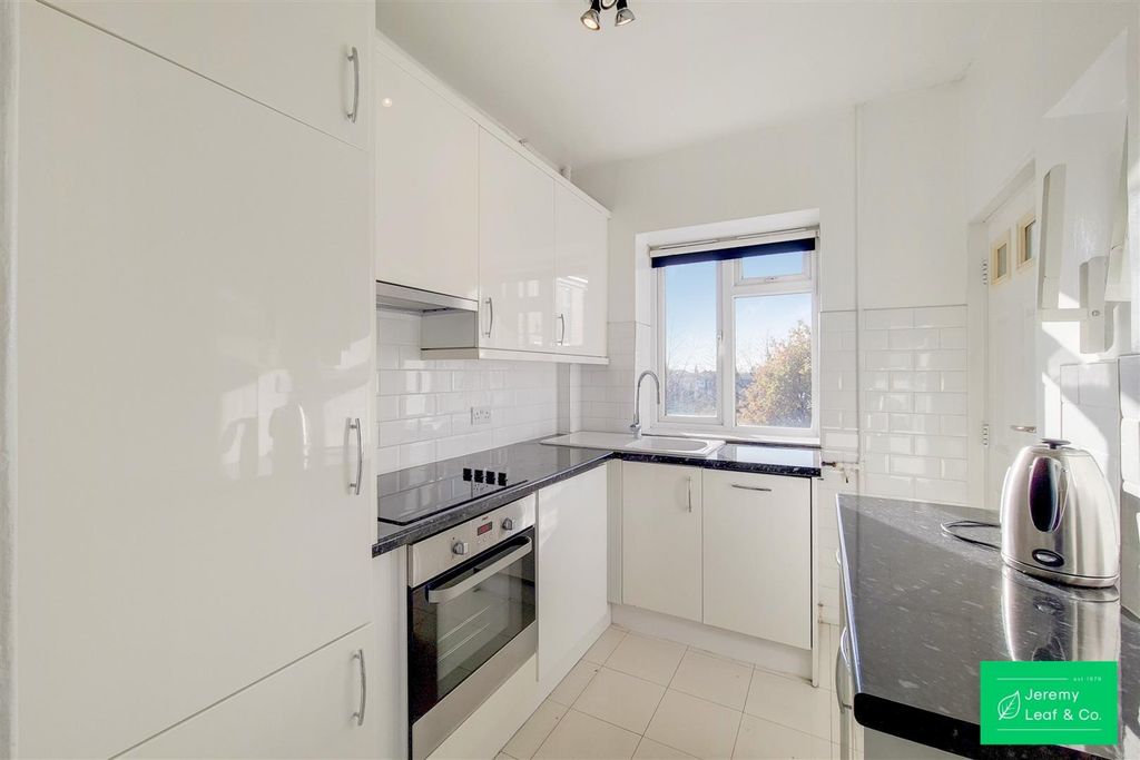 Property photo 2 of 10 Kitchen