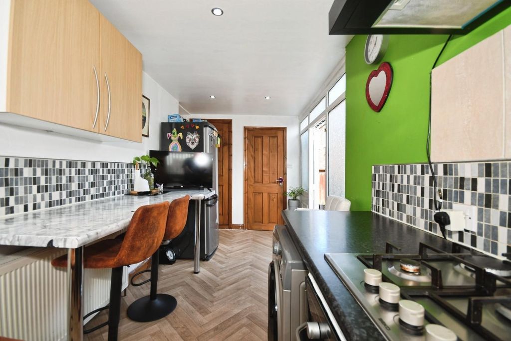 Property photo 2 of 20 Breakfast Room 02.Jpg