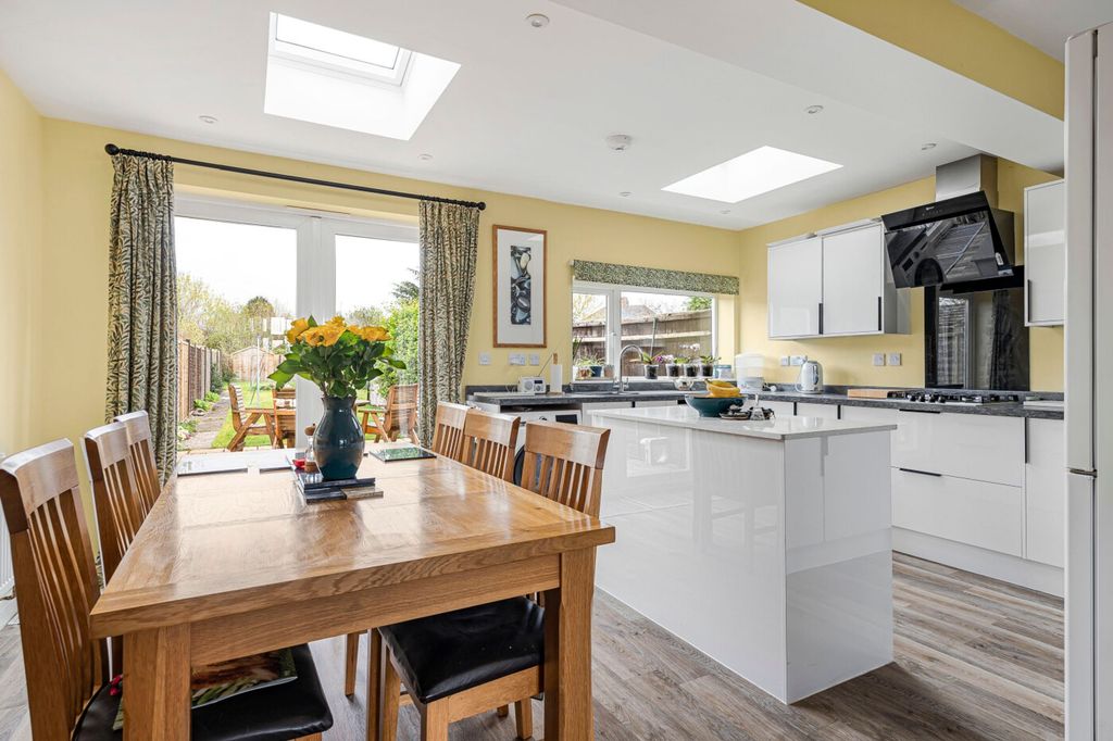 Property photo 2 of 20