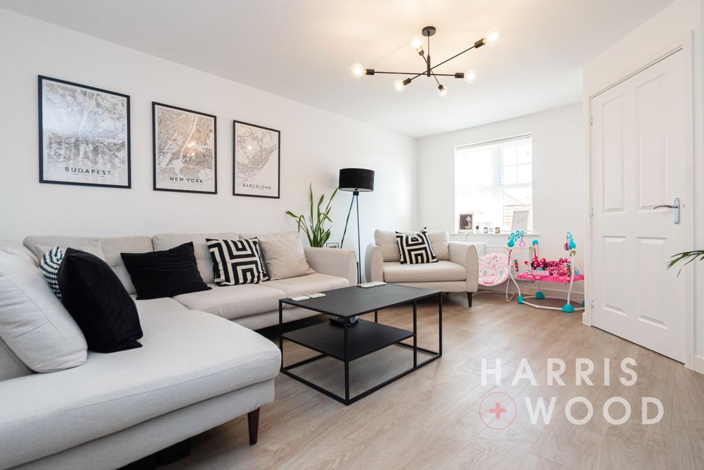 Property photo 3 of 19 4574005