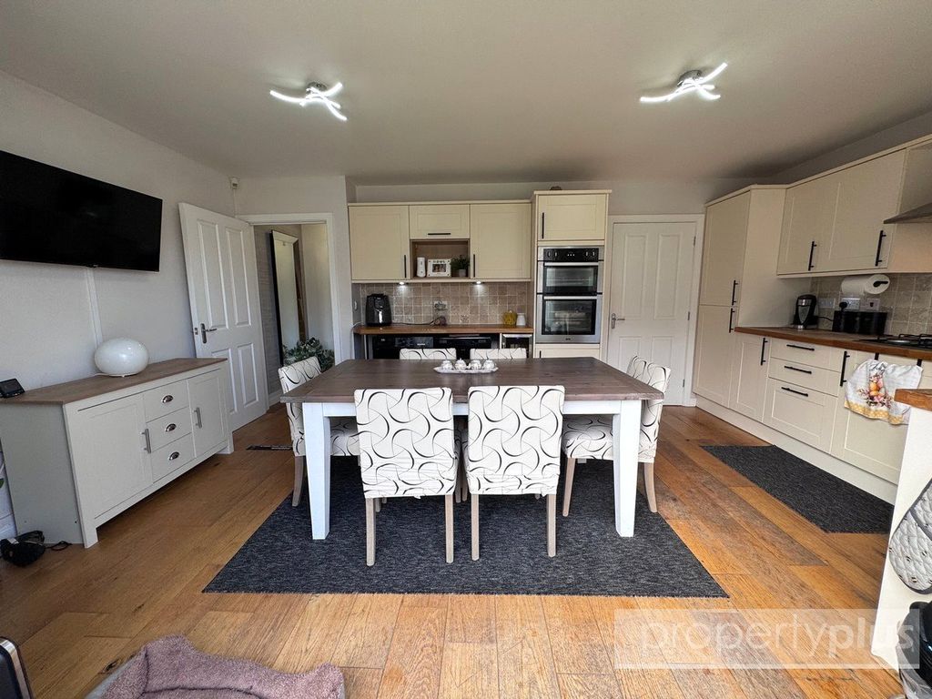 Property photo 1 of 27 Picture No. 28