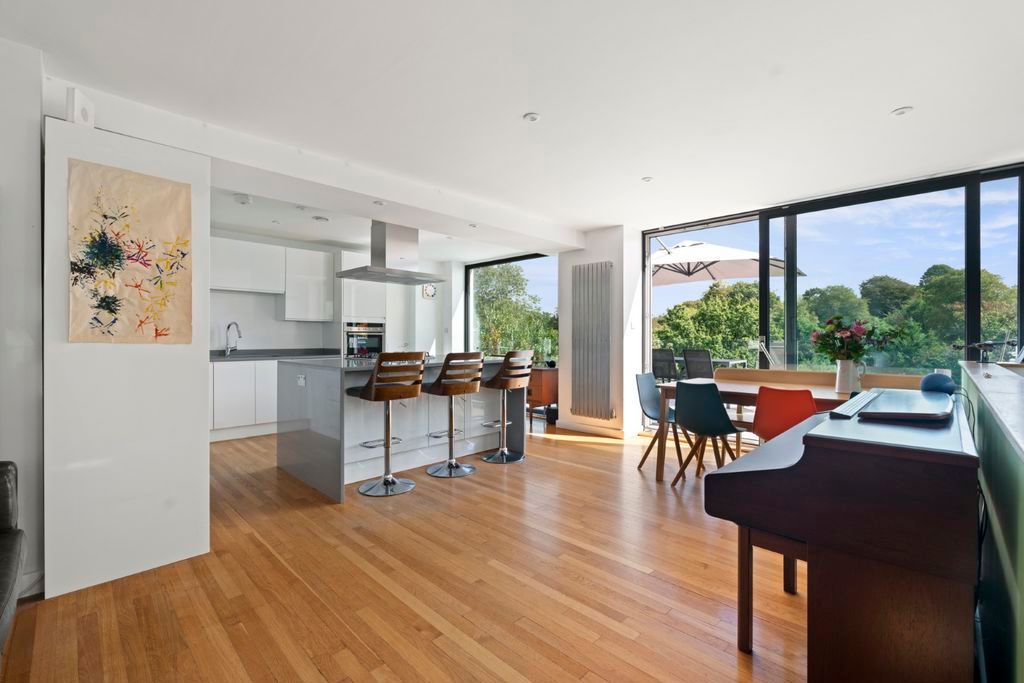 Property photo 3 of 20 Kitchen Dining