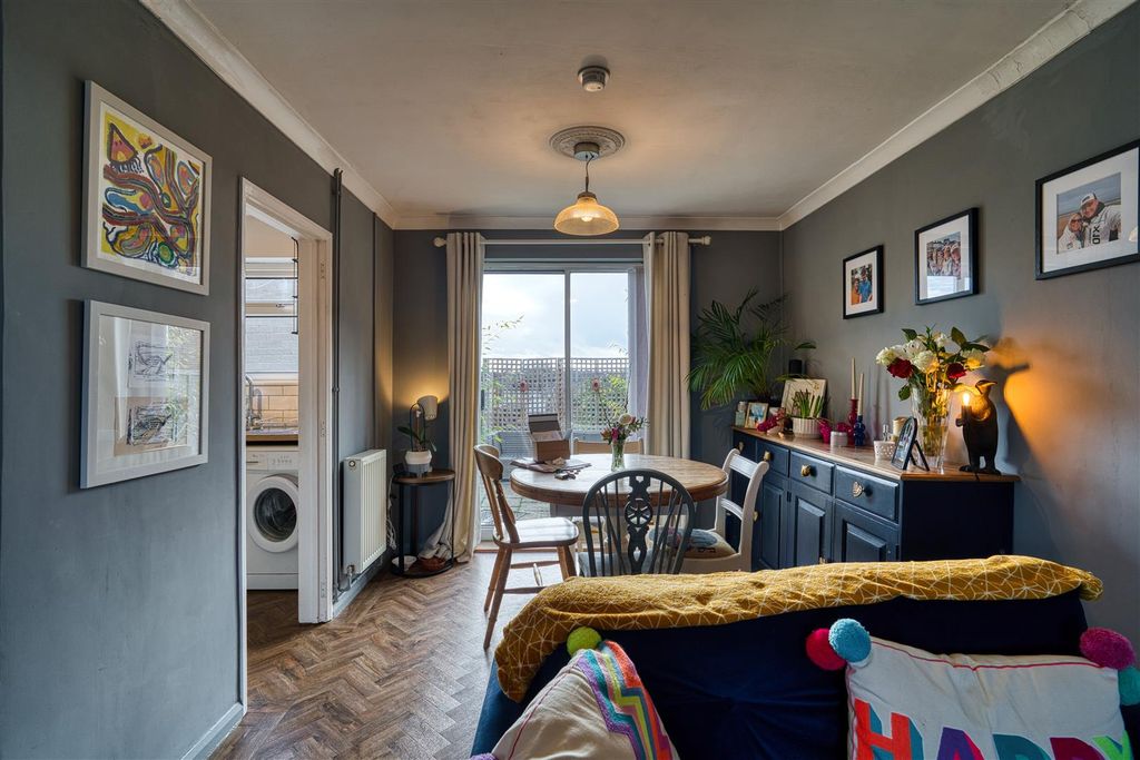 Property photo 3 of 8 Sitting/Dining Room