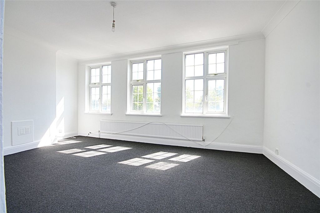 Property photo 2 of 15 Picture No. 23