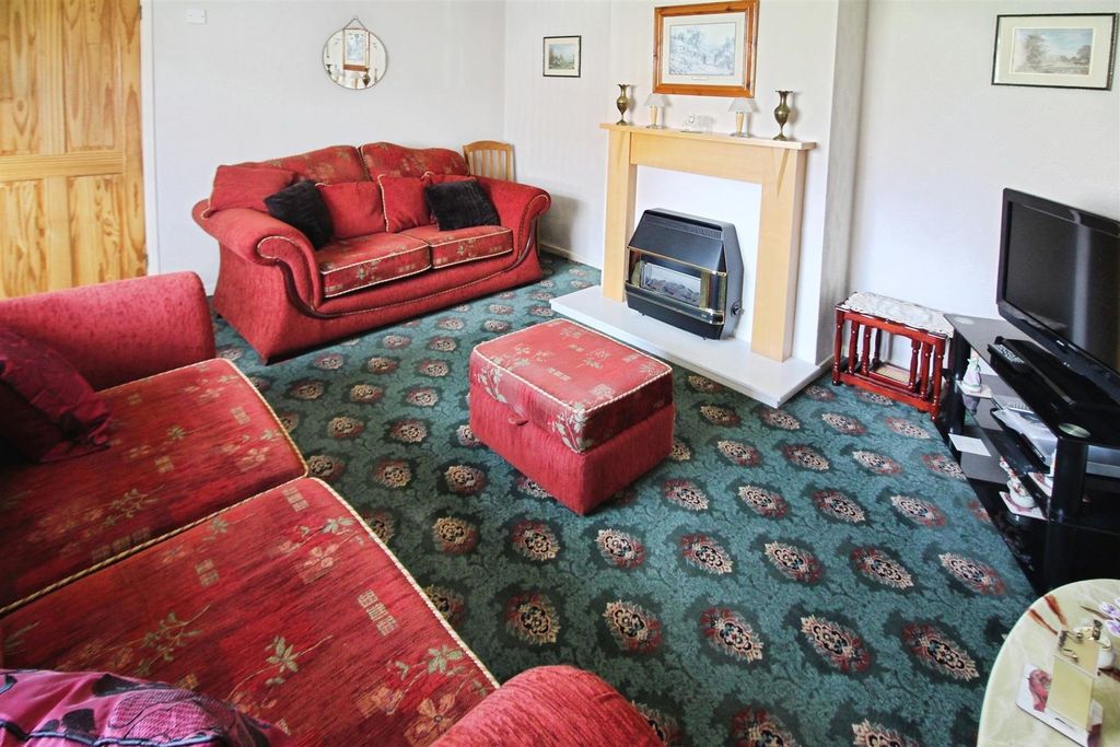 Property photo 3 of 16 Lounge