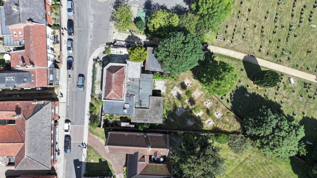 Property photo 3 of 4