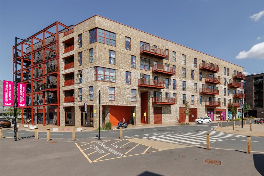 Property photo 2 of 30 Copper Street, E20