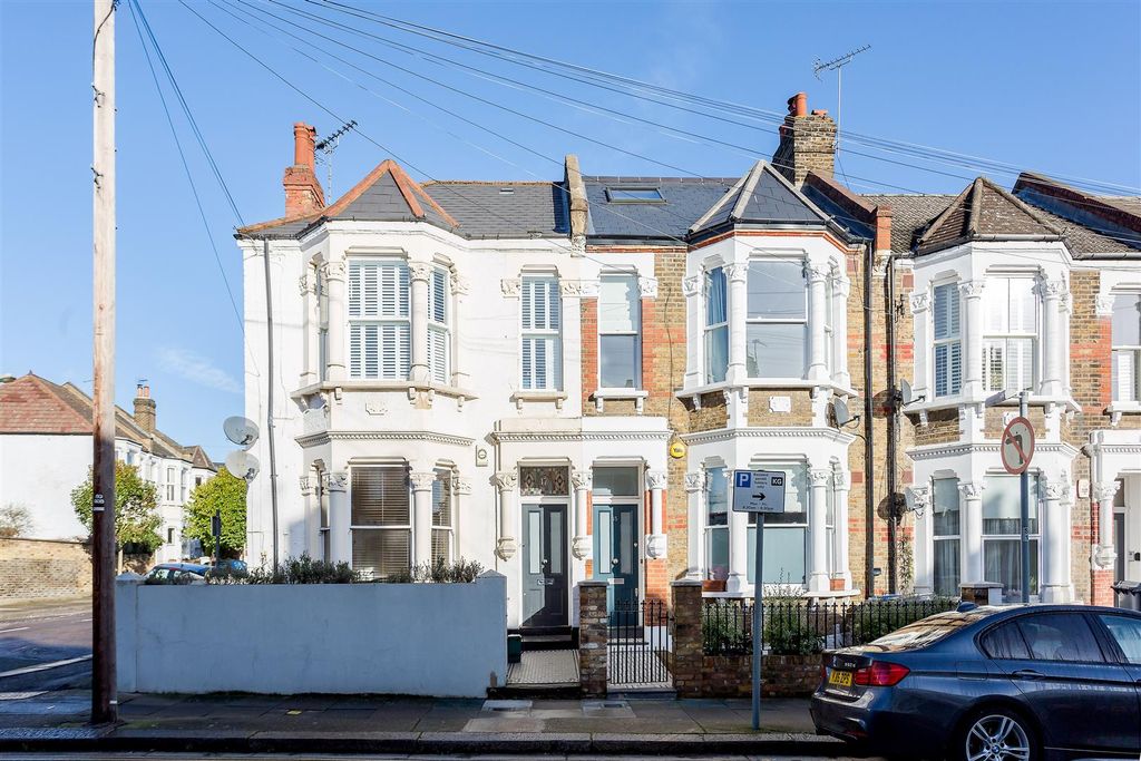 Property photo 2 of 8