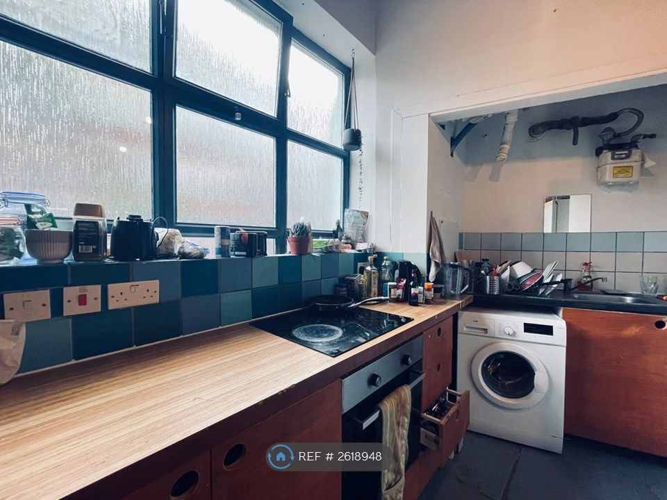 Property photo 2 of 9 Kitchen