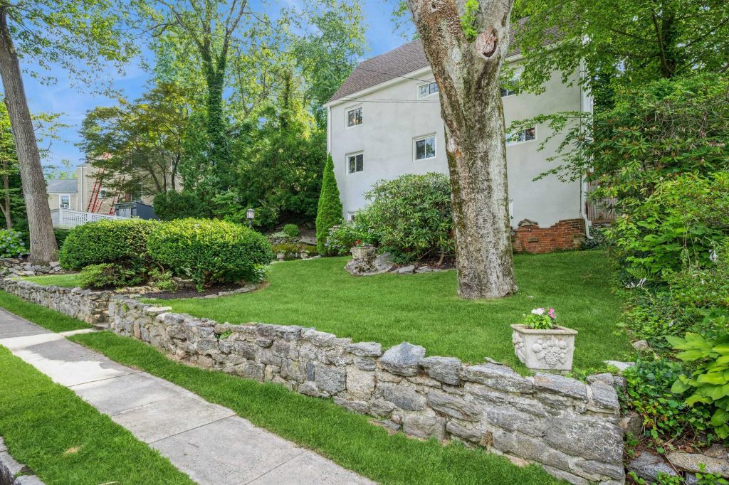 Property photo 1 of 27
