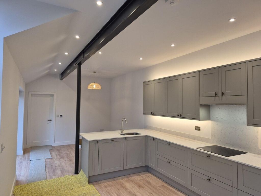 Property photo 3 of 21 B4B6271c-5867-4ba0-Abb4-c3Bff95ba744.Jpg