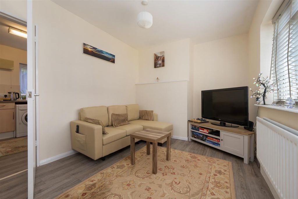 Property photo 2 of 13 The Grove, Barham, Canterbury