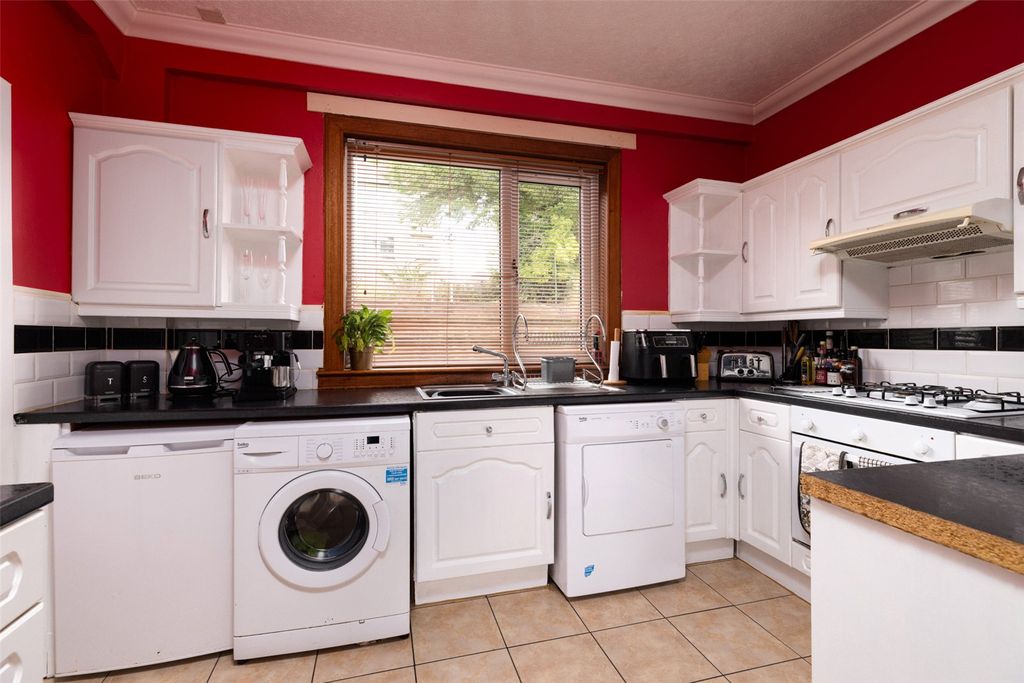 Property photo 3 of 14 Kitchen