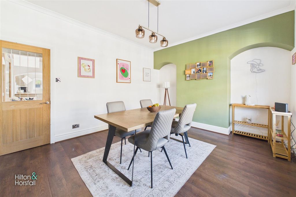 Property photo 2 of 17 Station Road