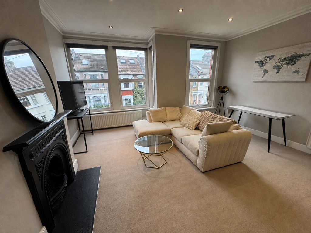 Property photo 2 of 8 Connaught Rd E4