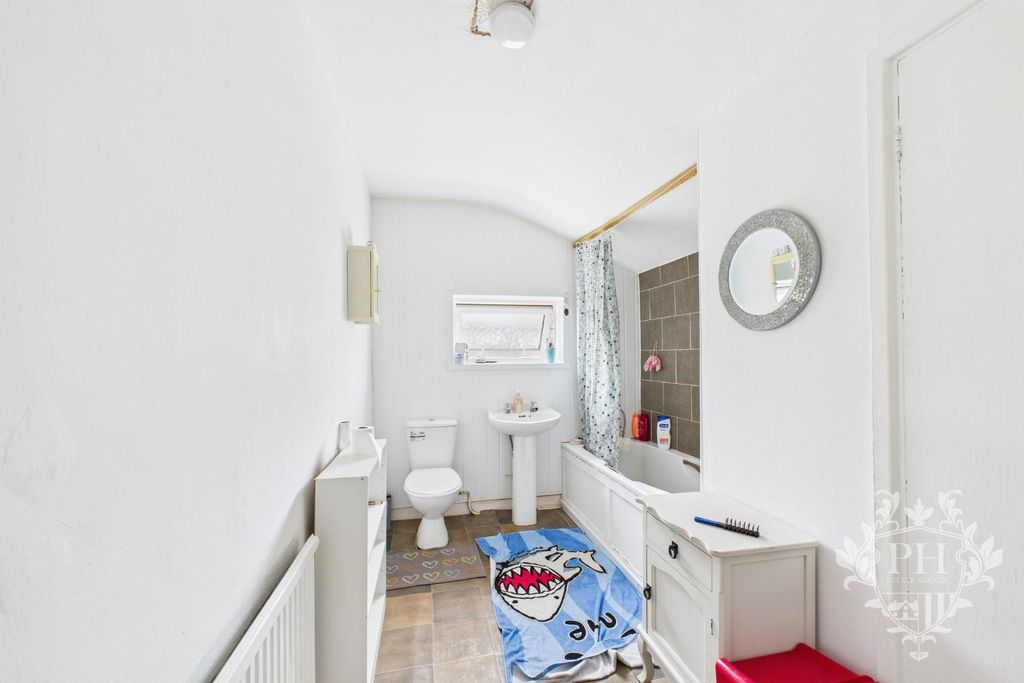 Property photo 3 of 8 Cam02002G0-Pr0162-Still001.Jpg