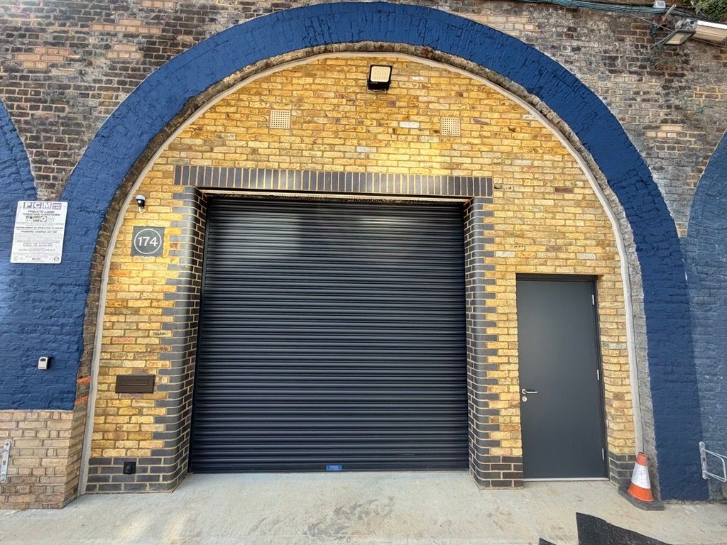 Property photo 1 of 3 The Front Of An Arch.