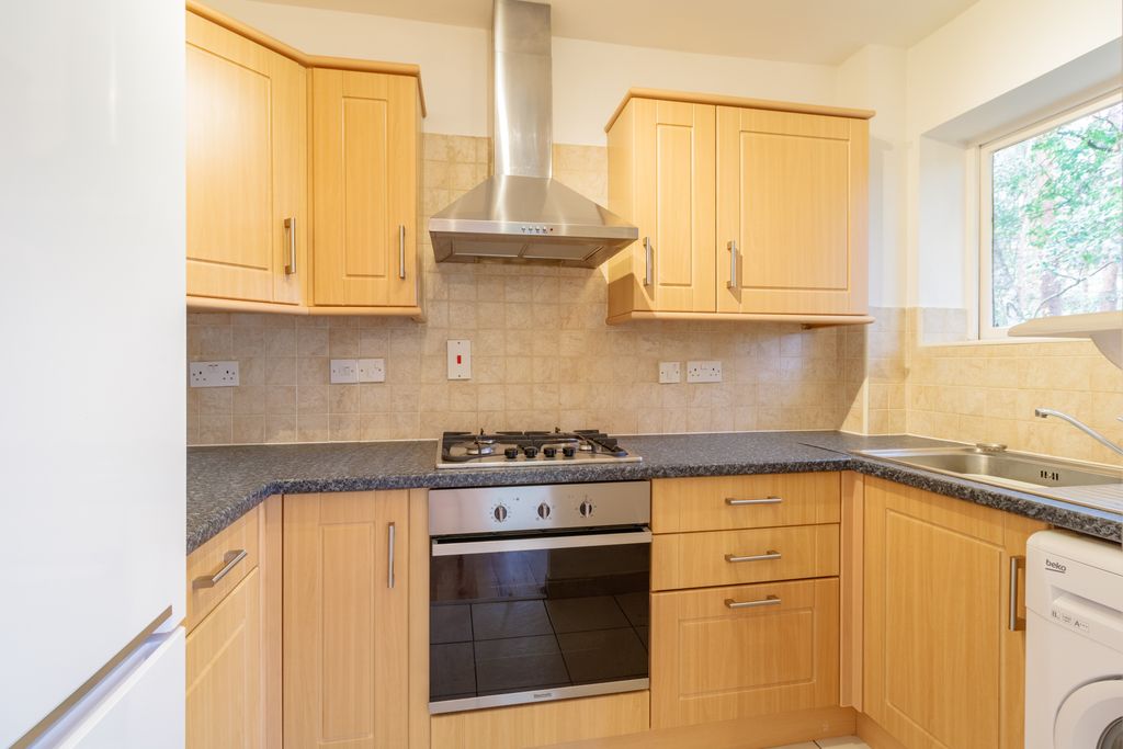 Property photo 3 of 7 Kitchen