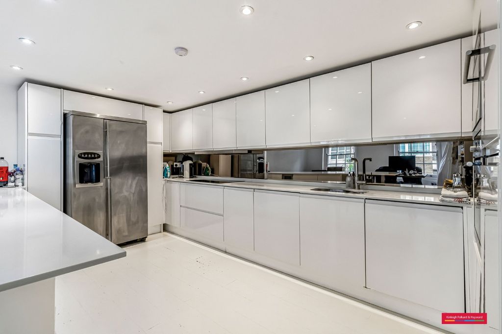 Property photo 2 of 17 Kitchen