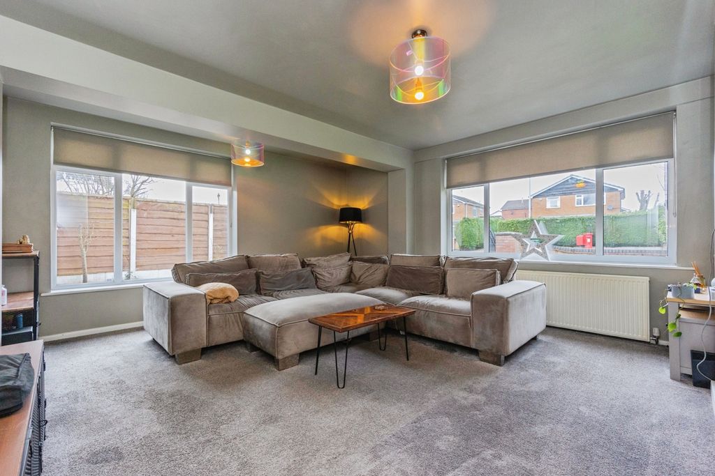 Property photo 3 of 31 Pbox-Img.Jpg