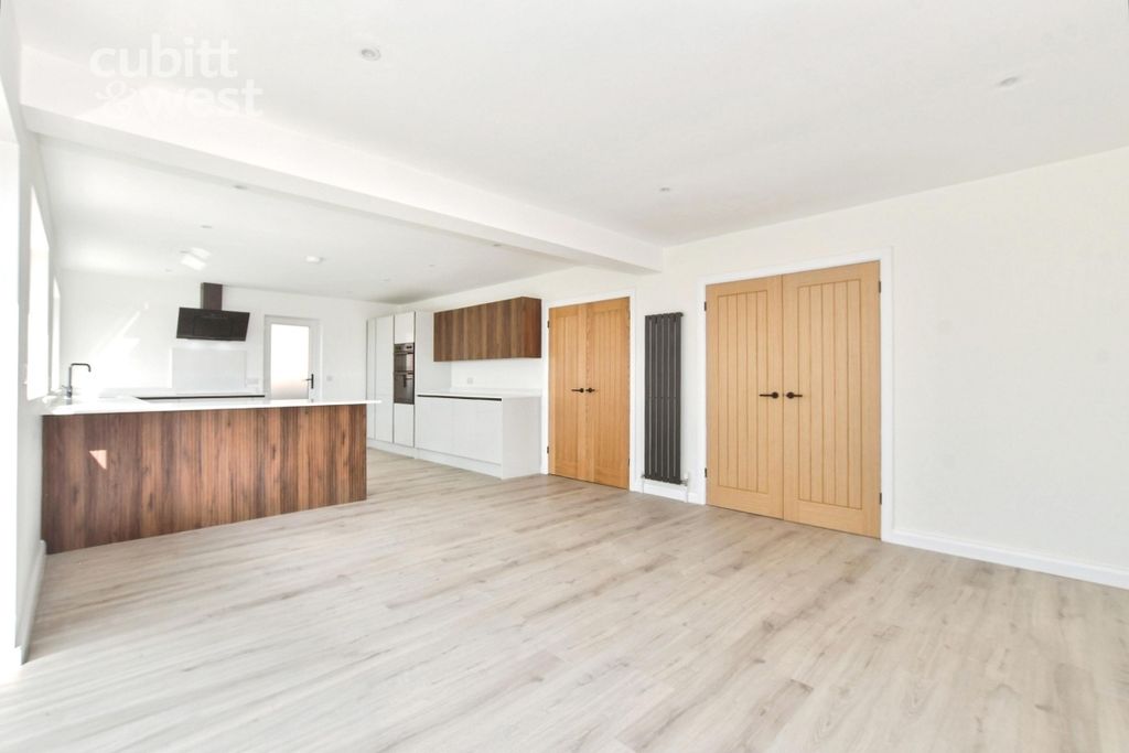 Property photo 2 of 30 Open-Plan Living