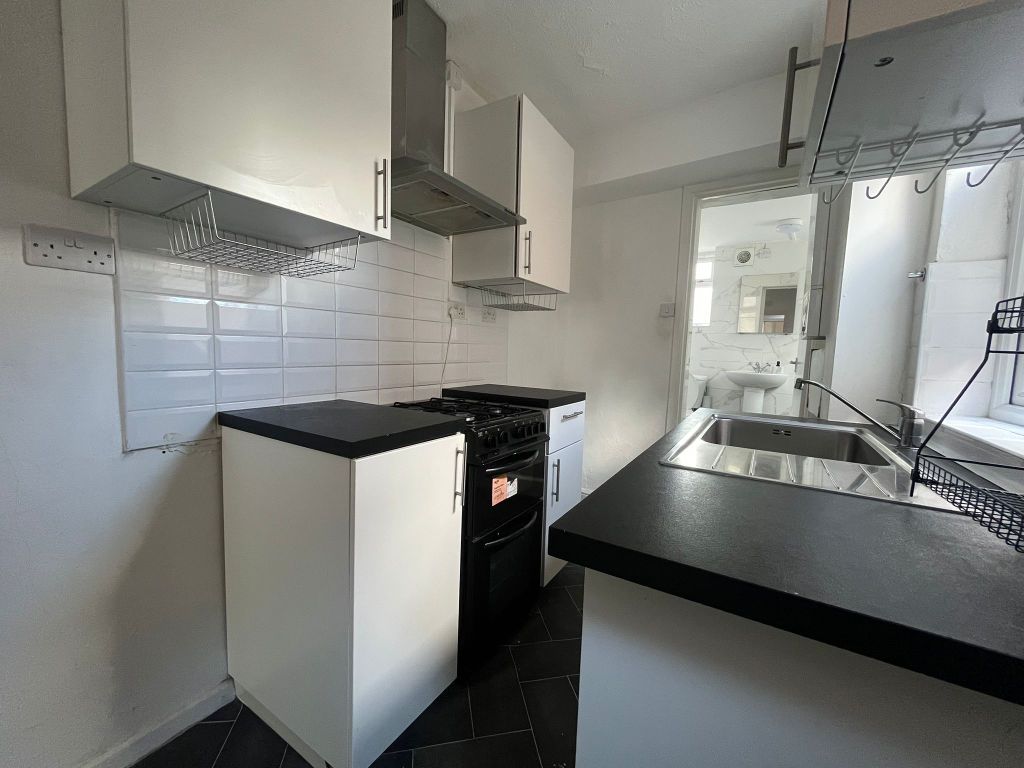 Property photo 3 of 6 Kitchen