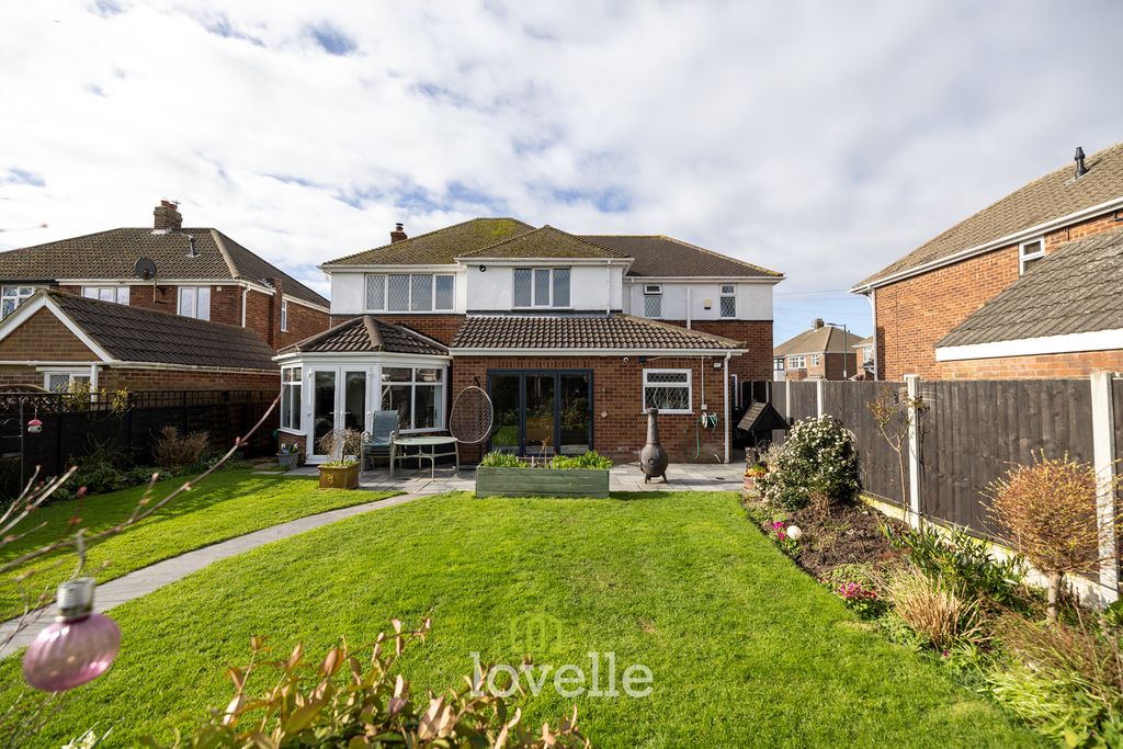 Property photo 2 of 40