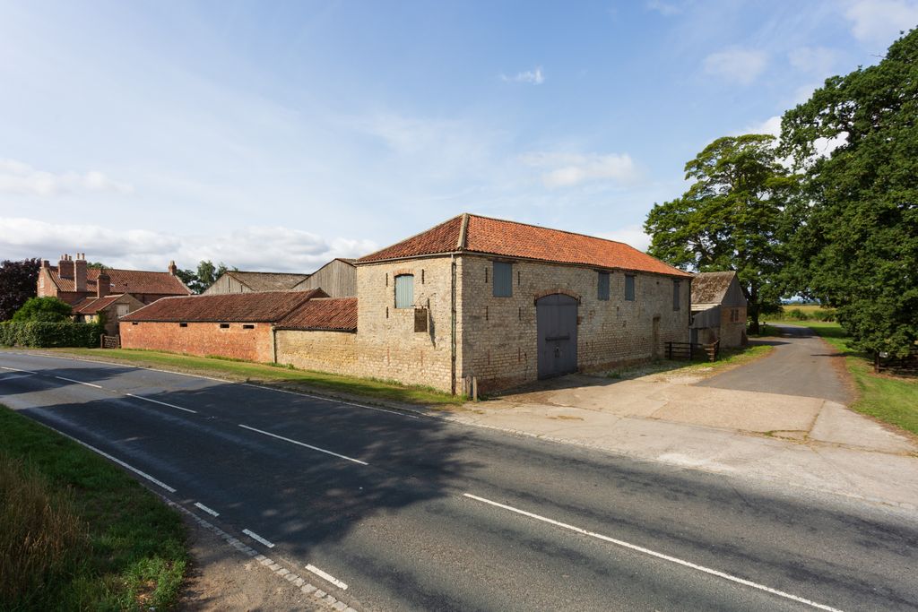 Property photo 3 of 18 Stone Outbuilding