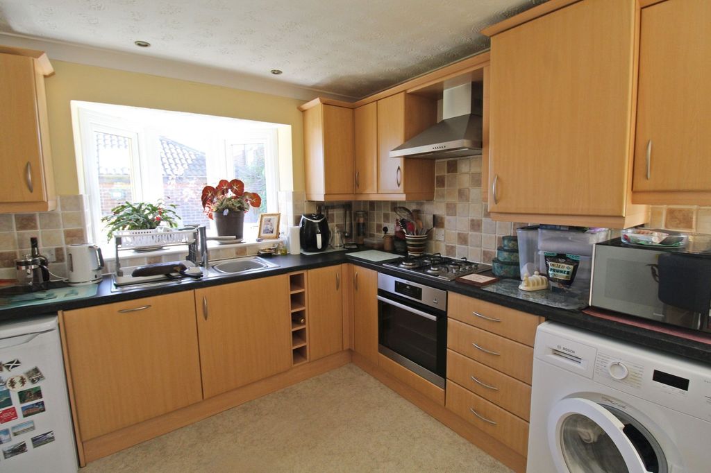 Property photo 2 of 25