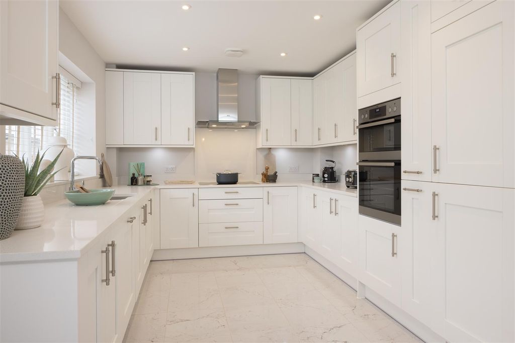 Property photo 3 of 9 A1234-080-3-Bed-House-Mountbatten-Park,-North-Badd