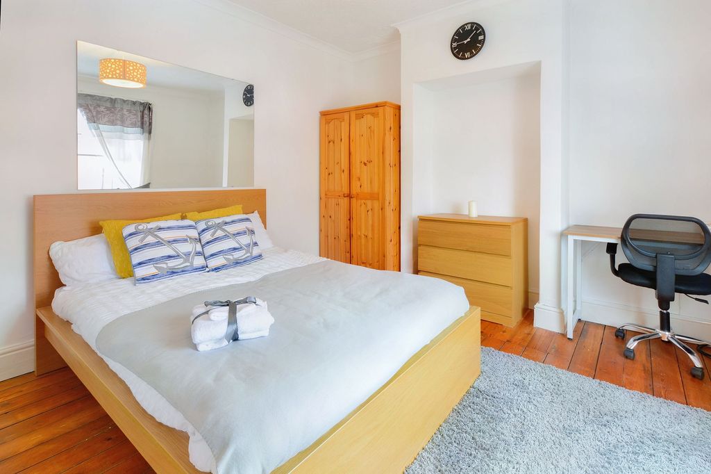 Property photo 2 of 14 Bedroom