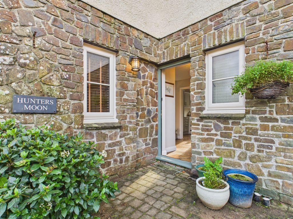 Property photo 2 of 20 Ewemove South Molton - Front Entrance