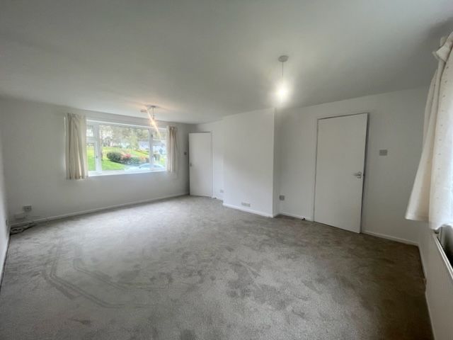 Property photo 3 of 10 Living Room