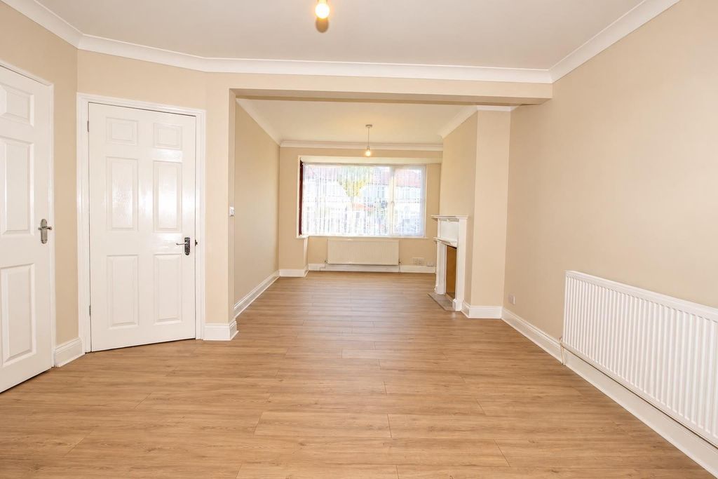 Property photo 3 of 14 Cfe2833E-75Cb-49c4-9E9d-6307c078Ac1c.Jpeg