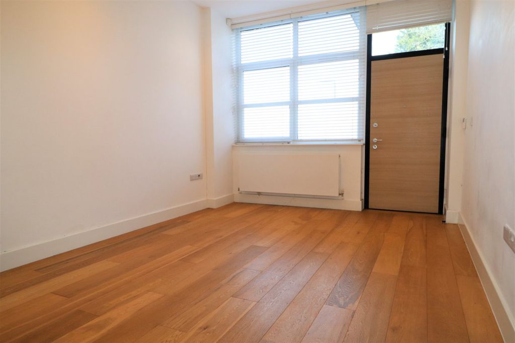 Property photo 3 of 8 Picture No. 06