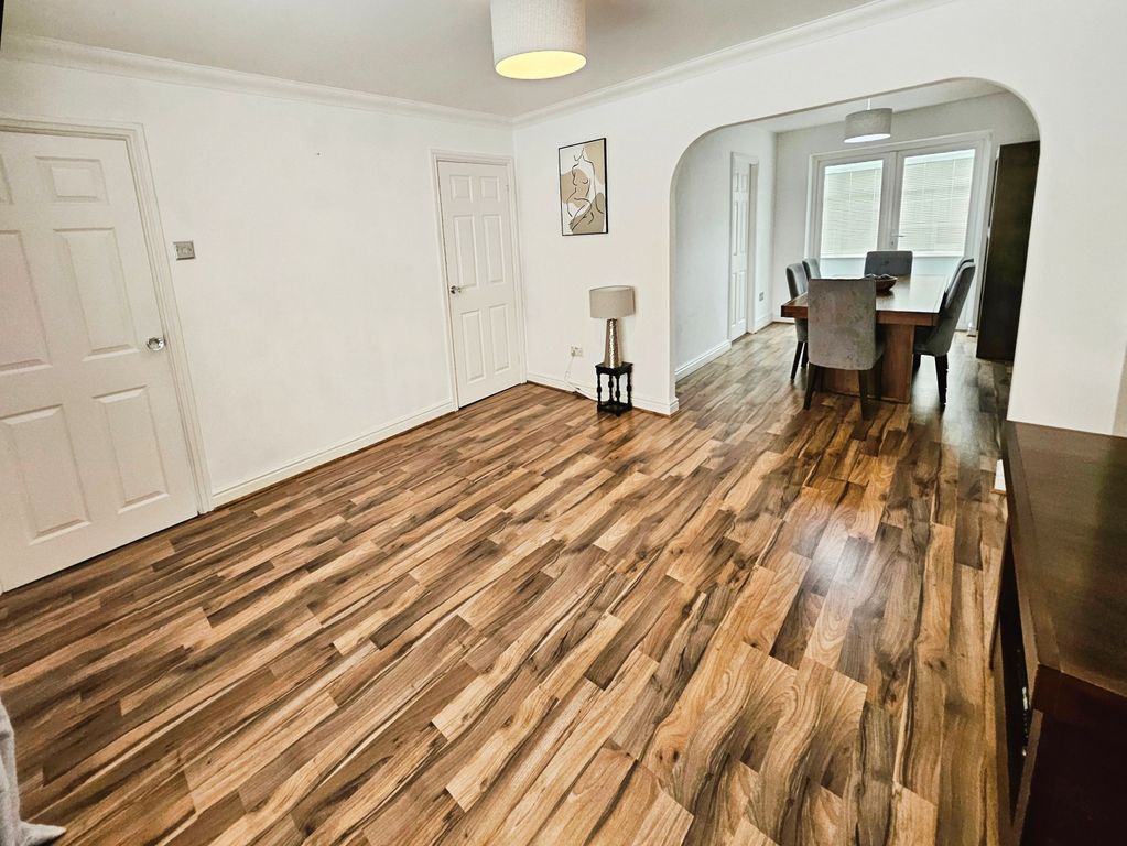 Property photo 3 of 25 Lounge