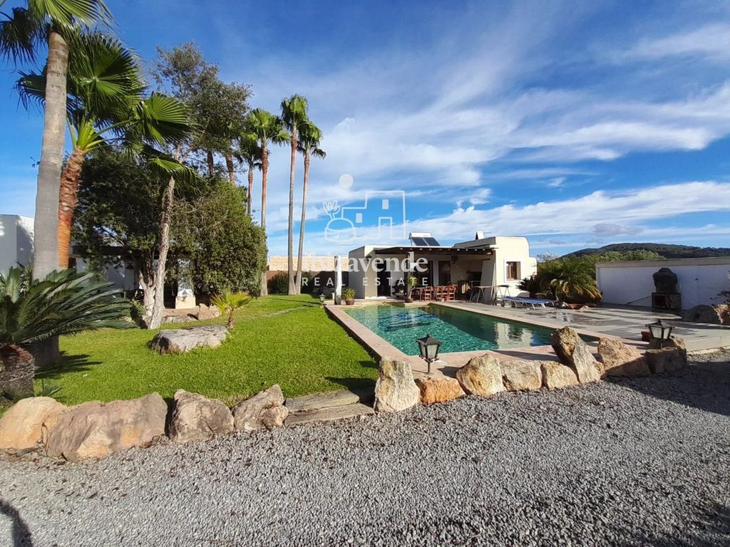 Property photo 1 of 37 Charming Rustic House With Pool