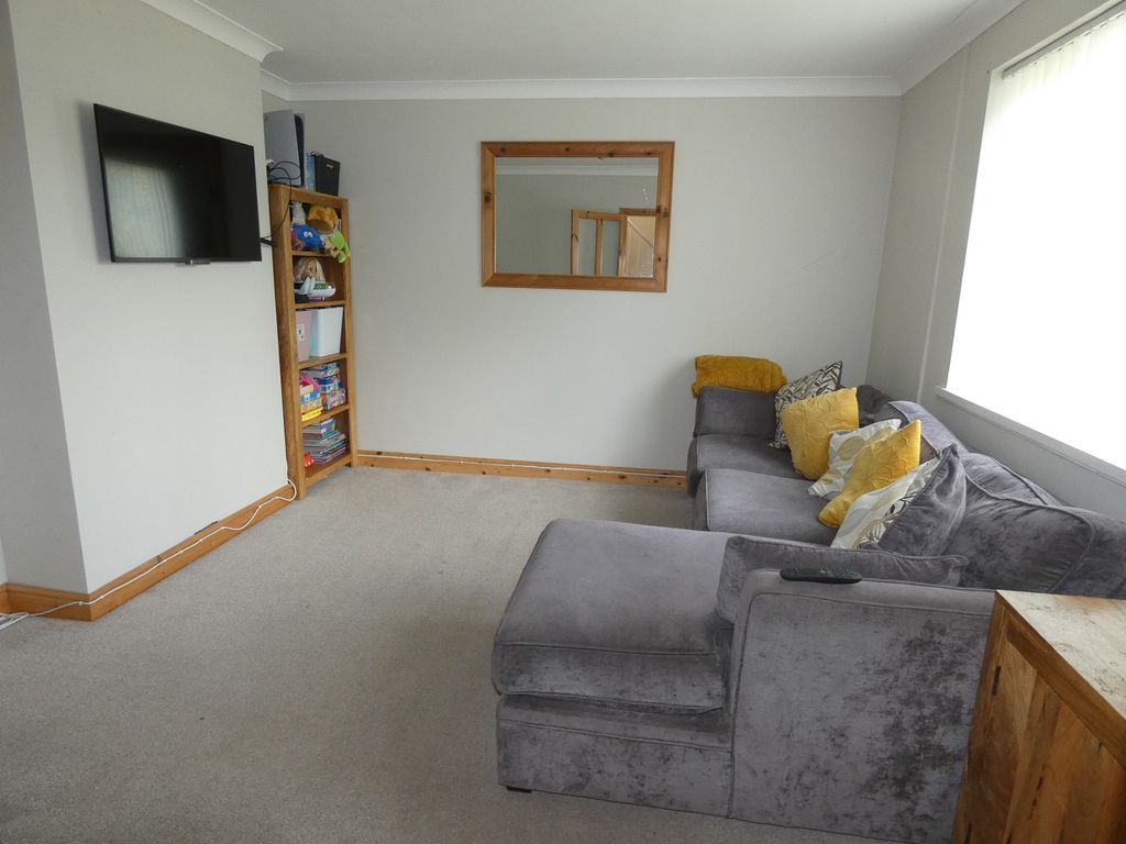 Property photo 2 of 17 Lounge