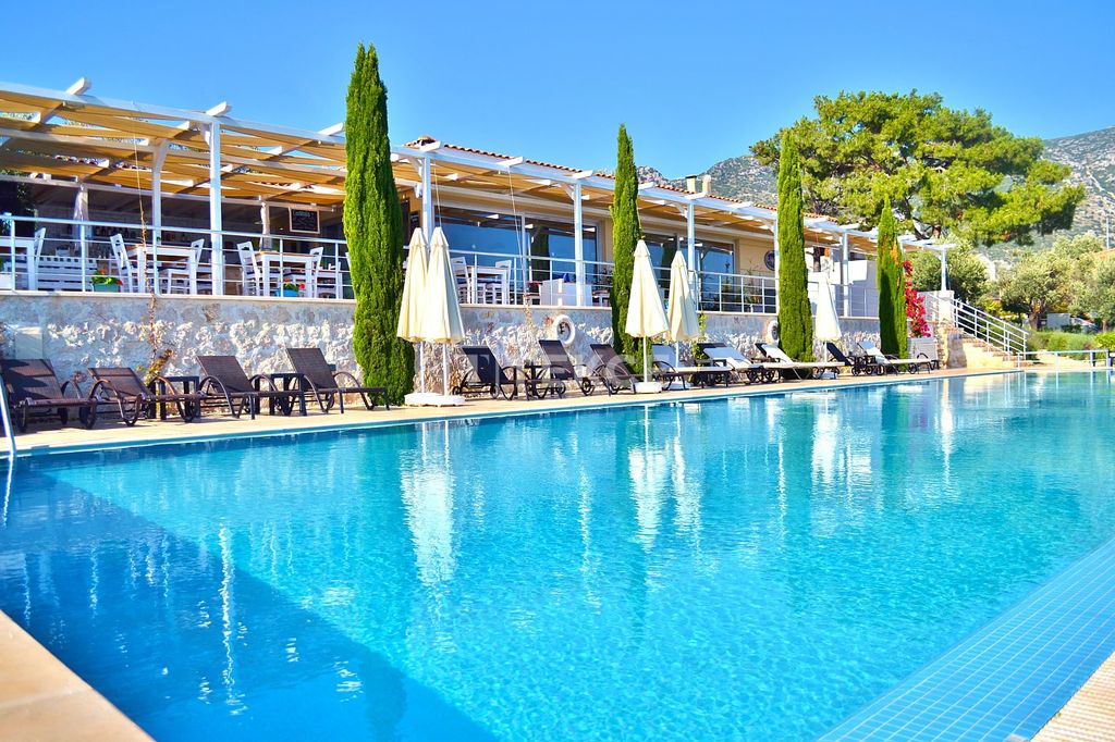 Property photo 3 of 52