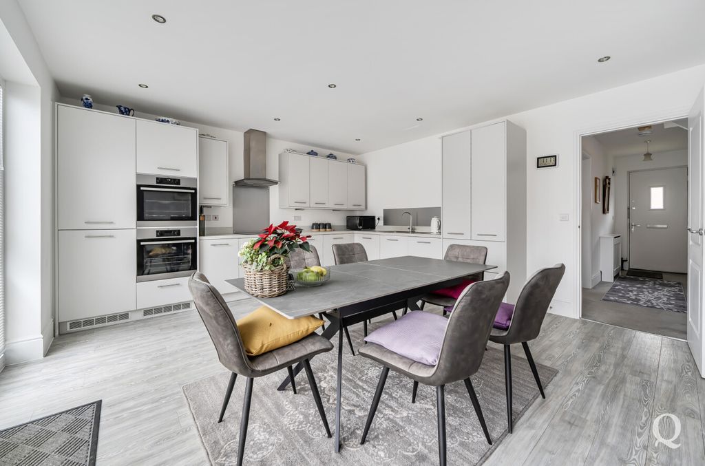 Property photo 3 of 27 A313Eed6-E515-478...