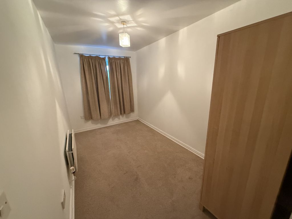 Property photo 1 of 5 2 Bed Flat To Rent Sydenham Gardens, Slough Sl1