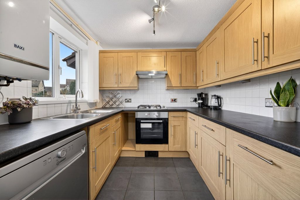 Property photo 3 of 43