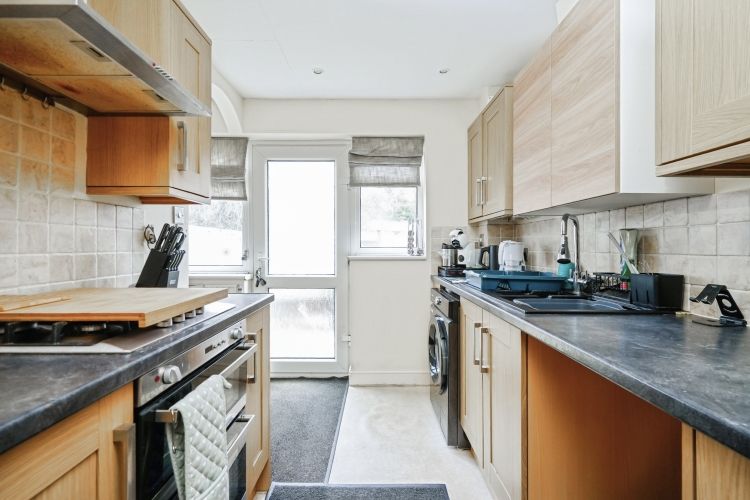 Property photo 2 of 8 30Daimleravenueox...