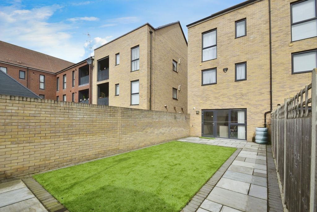 Property photo 1 of 26 Four Bedroom Town House