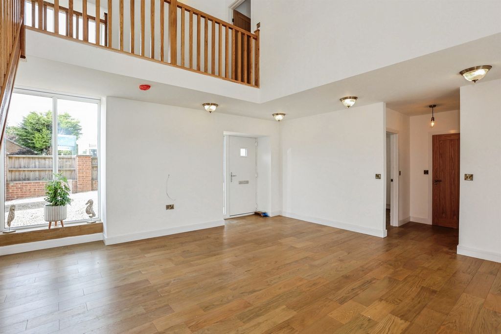 Property photo 2 of 24