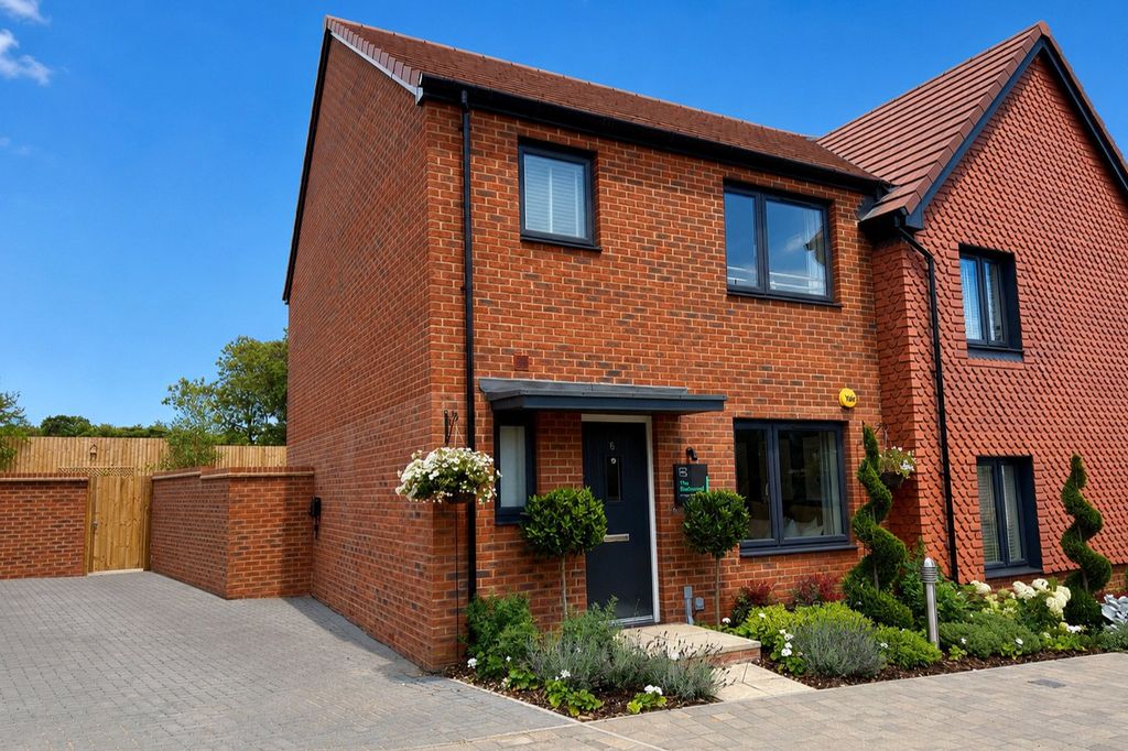 Property photo 2 of 9 External