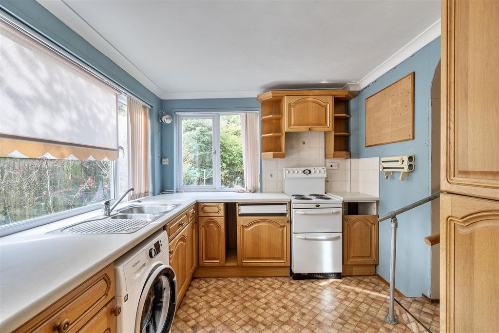 Property photo 3 of 12 Kitchen.Jpg