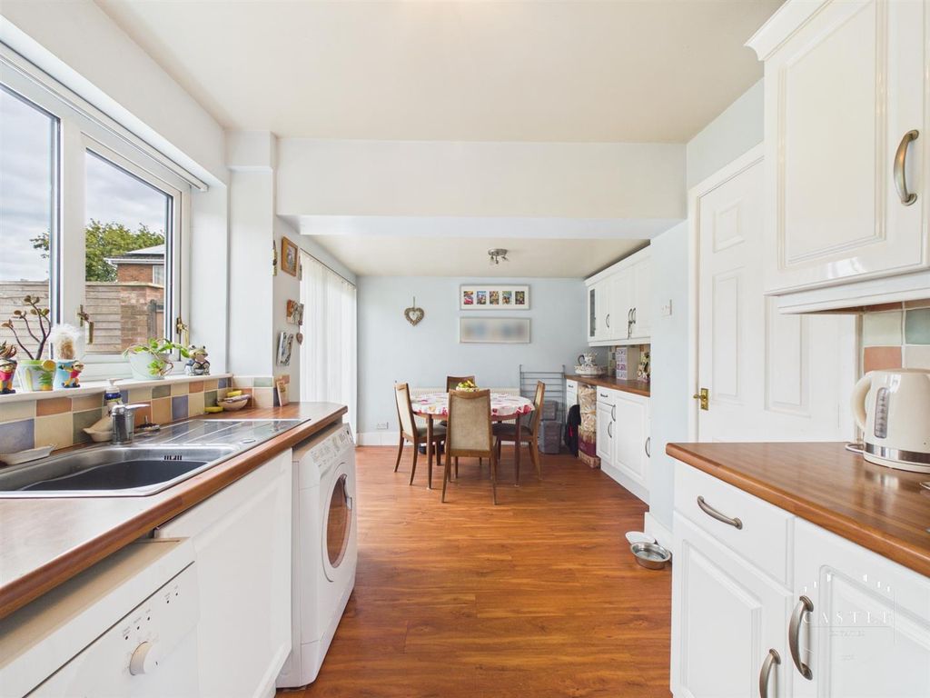 Property photo 3 of 16 Dining Kitchen